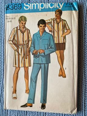 Simplicity 8369 Mens pajamas robe pattern